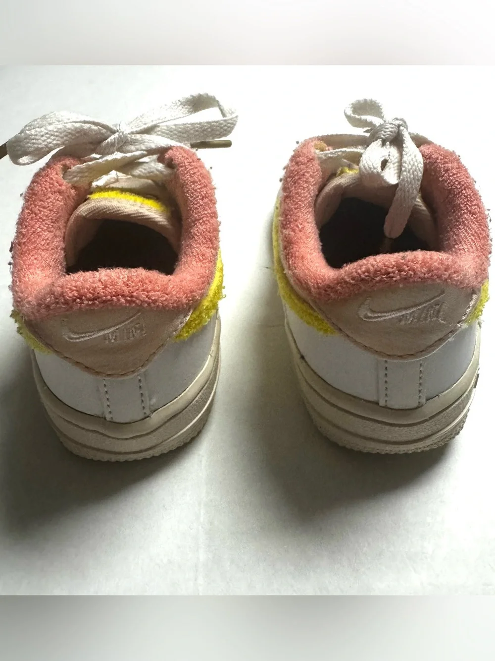 Nike Force 1 LV8 Sneaker In White/Yellow Strike-Phantom-Pearl Toddler Size: 7C